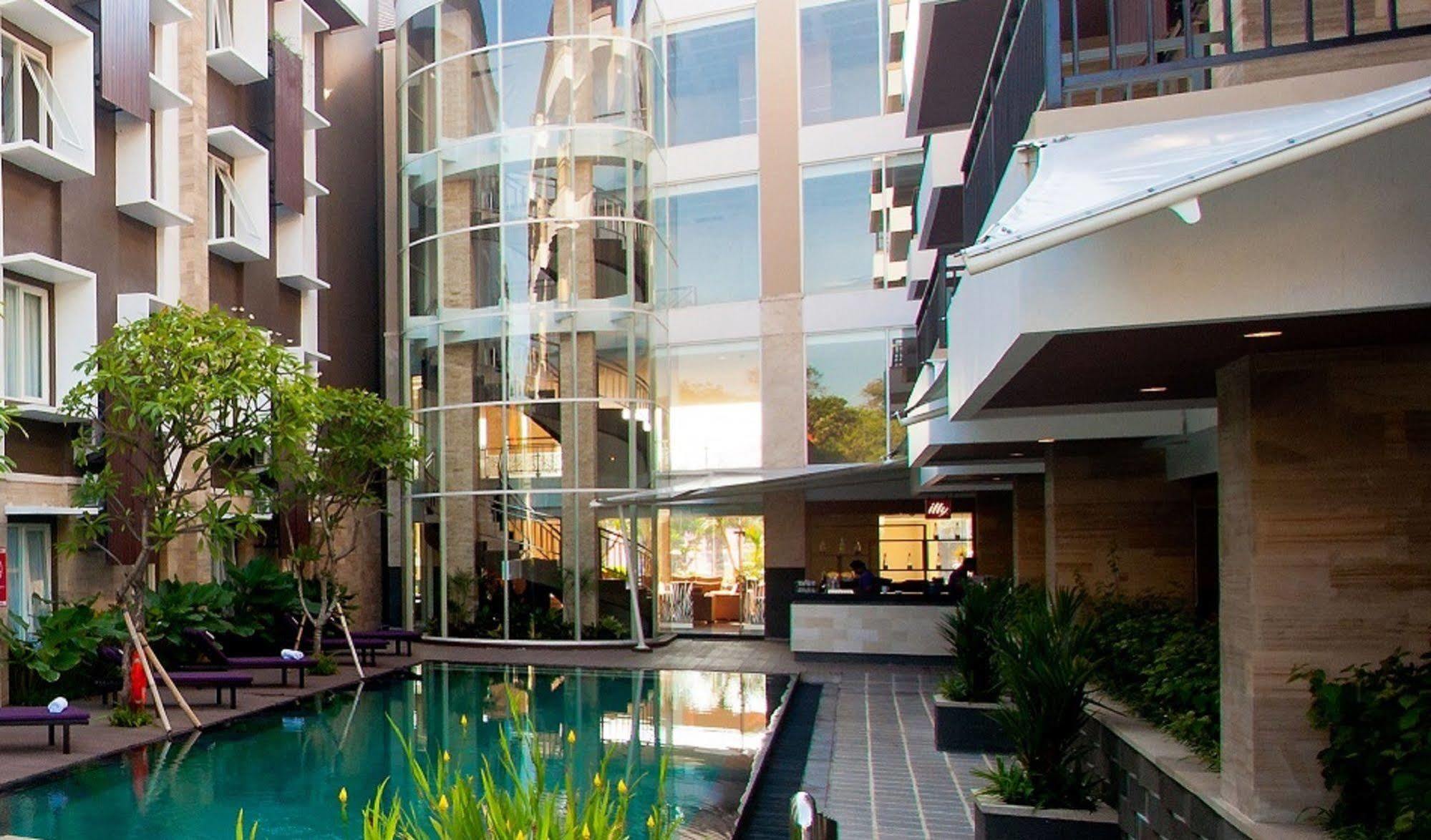 Quest San Denpasar By Aston Hotel Exterior photo